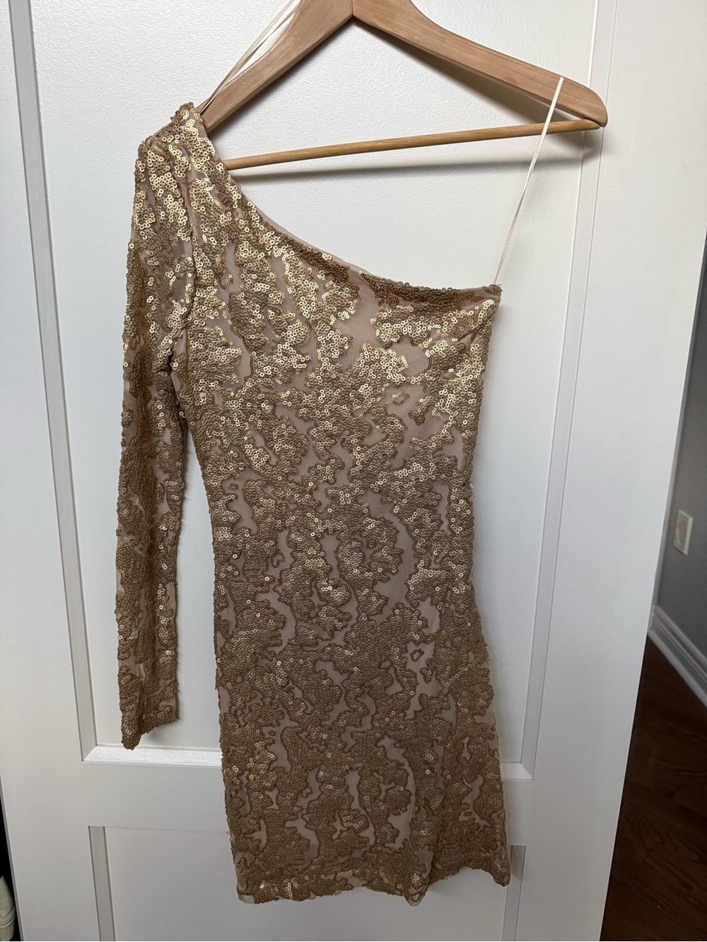 GUESS One-Shoulder Gold Sequin Cocktail Dress